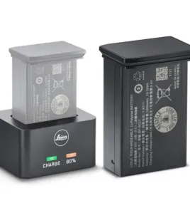 Leica BC-SCL7 Battery Charger with BP-SCL7 Lithium-Ion Battery Pack (Black)