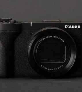 Canon PowerShot V1 Video Creator Kit – 22.3MP 4K Compact Vlogging Camera with Creator Accessories