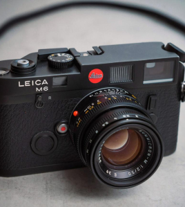 Leica M6 35mm Film Rangefinder Camera Black with 50mm f/2 Summicron-M Lens