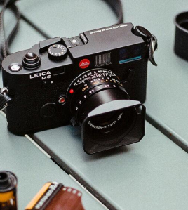 Leica M6 35mm Film Rangefinder Camera Black with 50mm f/2 Summicron-M Lens