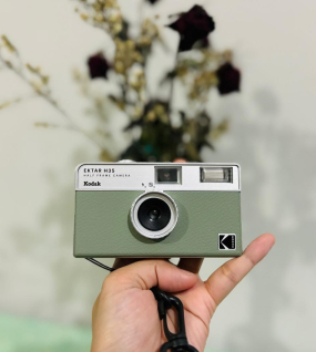 Kodak EKTAR H35 Half Frame 35mm Film Camera Sage Green with Start Shooting Kit