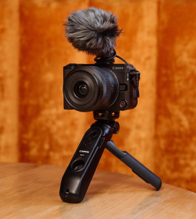 Canon EOS R50 V Video Creator Kit